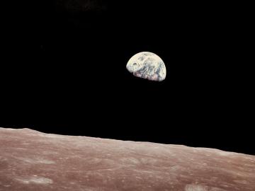 First Earthrise seen by human eyes, Apollo 8, december 1968