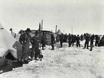 Campement provisoire sur la banquise