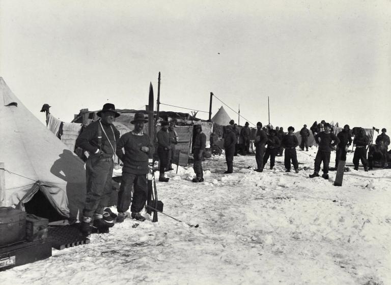 Campement provisoire sur la banquise