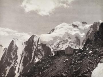 Mont Blanc, refuge Gonella et aiguille de Tire-la-Tête
