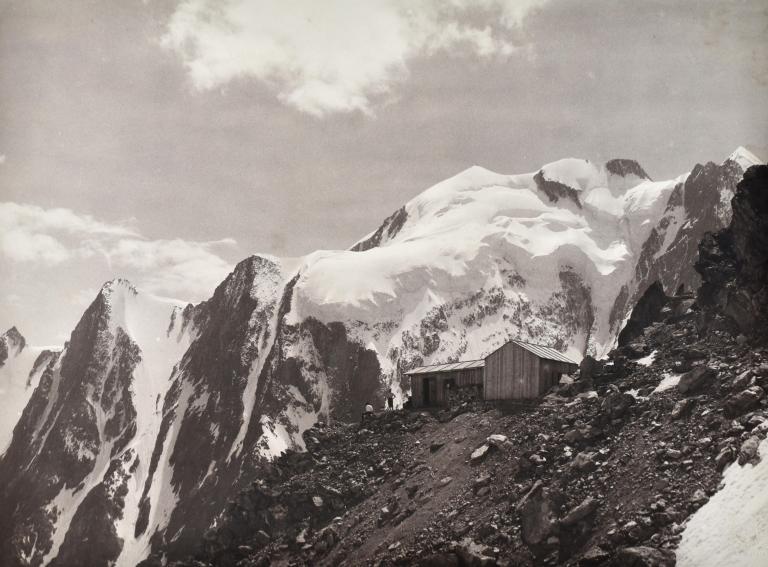 Mont Blanc, refuge Gonella et aiguille de Tire-la-Tête