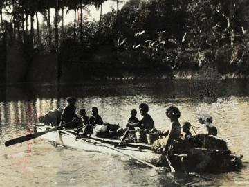 Ensemble de 31 photographies des habitants de Papouasie-Nouvelle-Guinée