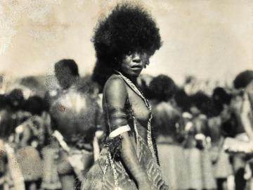 Ensemble de 31 photographies des habitants de Papouasie-Nouvelle-Guinée
