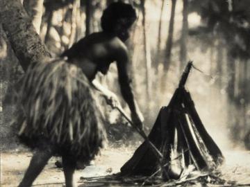 Ensemble de 31 photographies des habitants de Papouasie-Nouvelle-Guinée