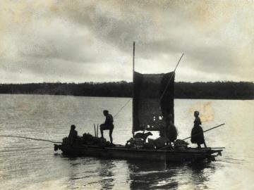 Ensemble de 31 photographies des habitants de Papouasie-Nouvelle-Guinée