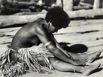 Ensemble de 31 photographies des habitants de Papouasie-Nouvelle-Guinée