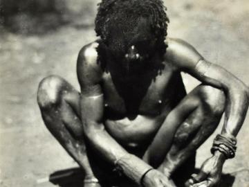 Ensemble de 31 photographies des habitants de Papouasie-Nouvelle-Guinée