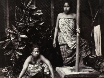 Indonesian women preparing cereals