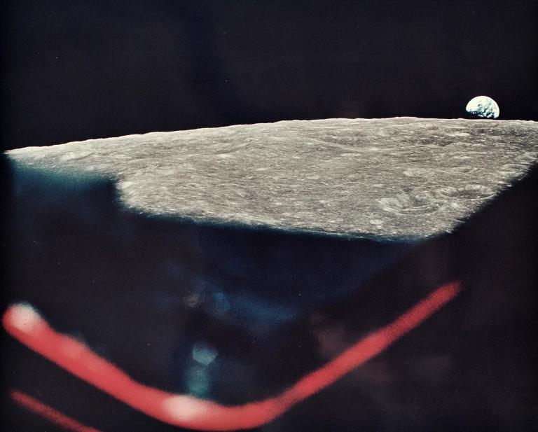 Lever de terre depuis le hublot du module de commande Apollo 8, 24 décembre 1968