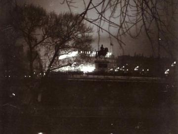 Paysage parisien, la statue du roi Henri IV, vue du quai Conti et le Pont neuf, Paris, décembre 1899