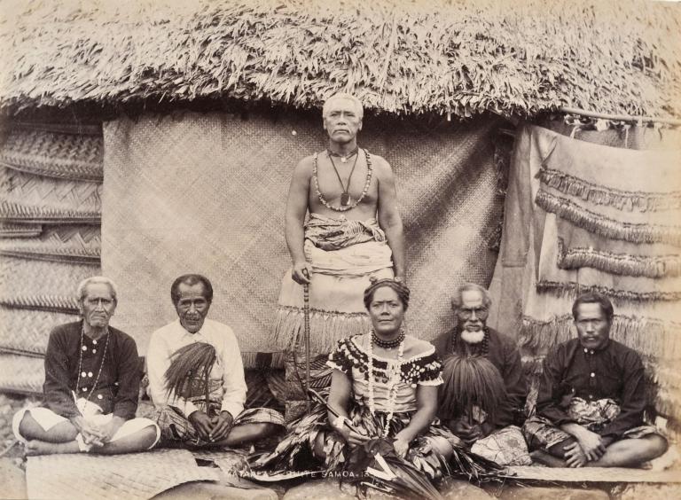 Le chef Mata’afa Iosefo, sa femme et les principaux chefs, Samoa