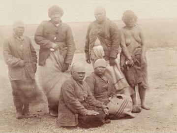 Women natives of Terra del Fuego, Chili