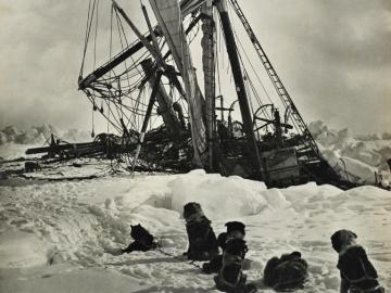 The Endurance crushed between the floes, 25 october 1915