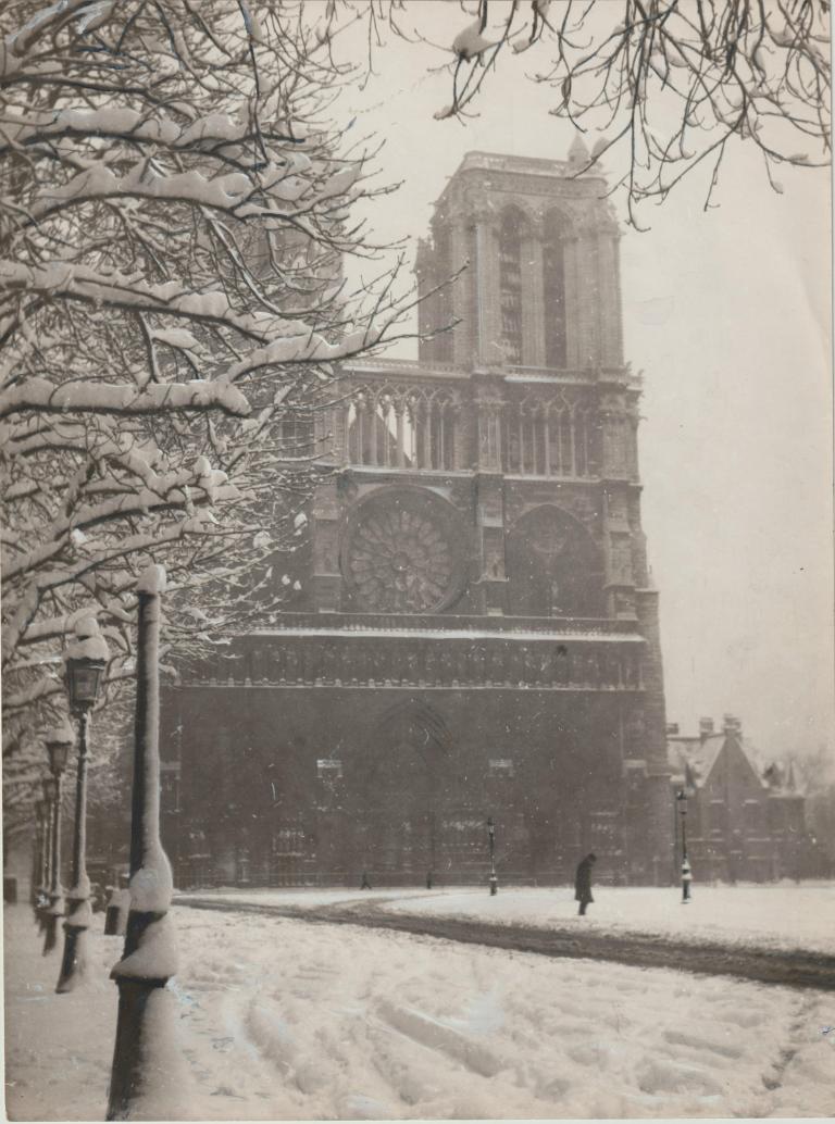 Notre Dame under the snow