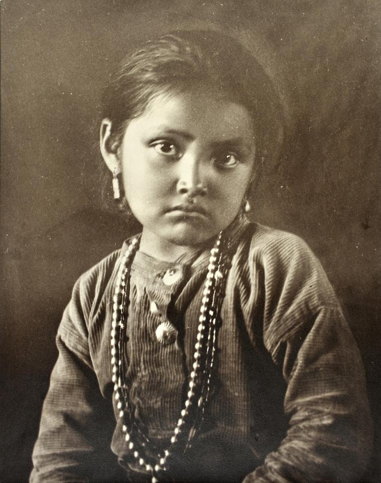 Haz Pah, petite fille du désert Navajo, Arizona