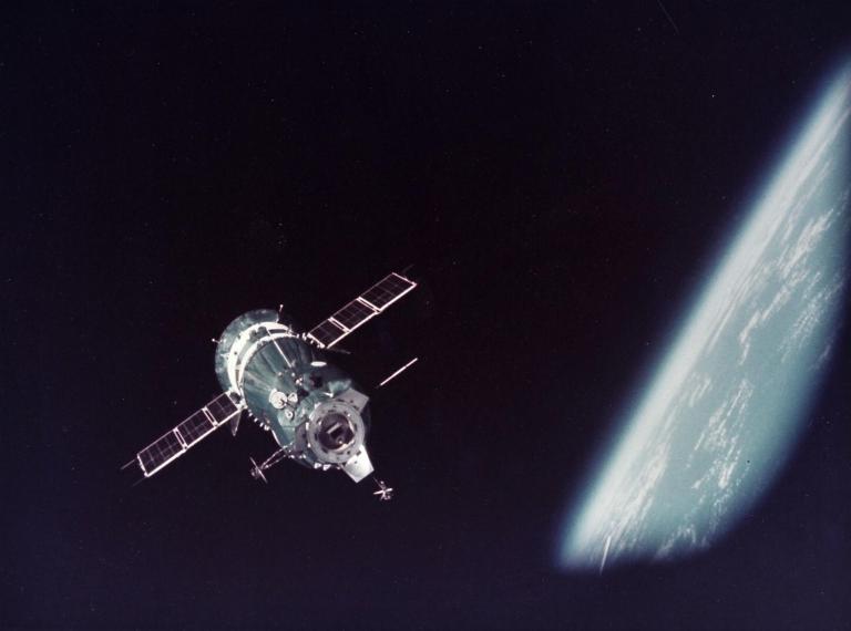 La navette soviétique Soyuz vue d’Apollo, 17 juillet 1975