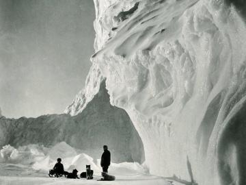 End of the Barne Glacier (Dog Team resting by an iceberg), spring 1911