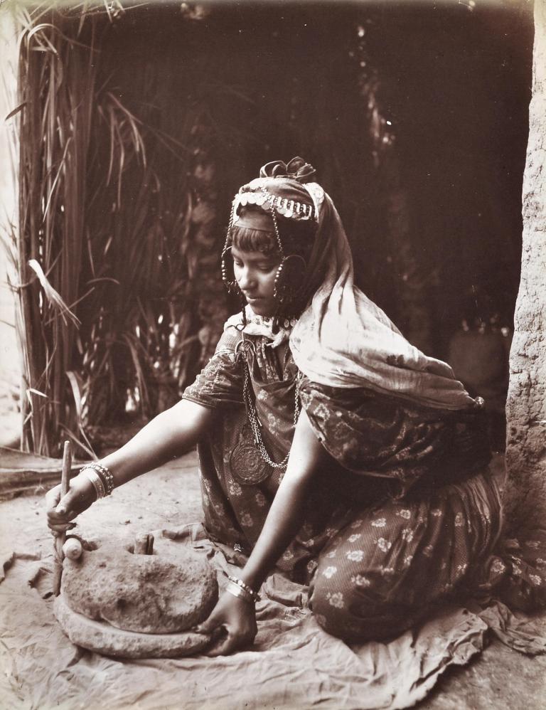 Jeunes fille à la poterie