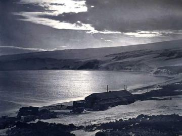 Capitain Scott's Winter Quaters at Cap Evans, Ross Island, mars 1911