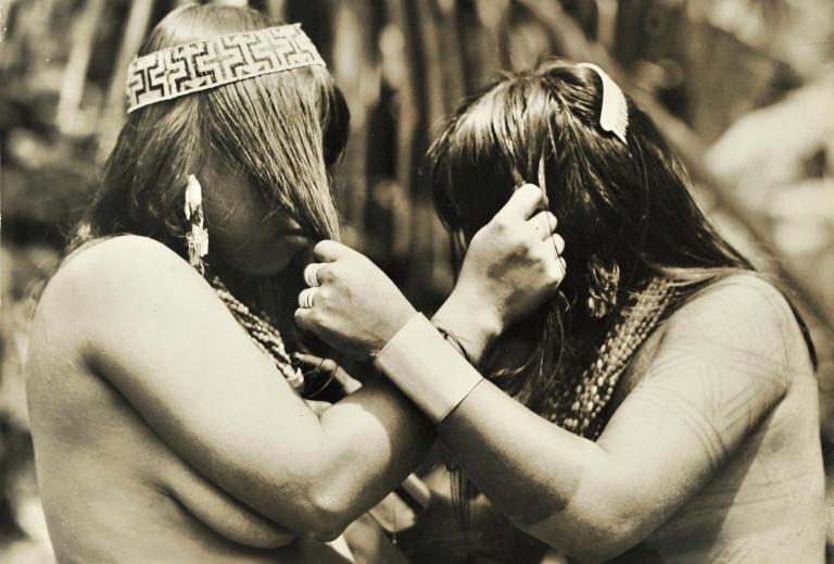  Emberàs Indians (formerly Chakoï),  Darien area